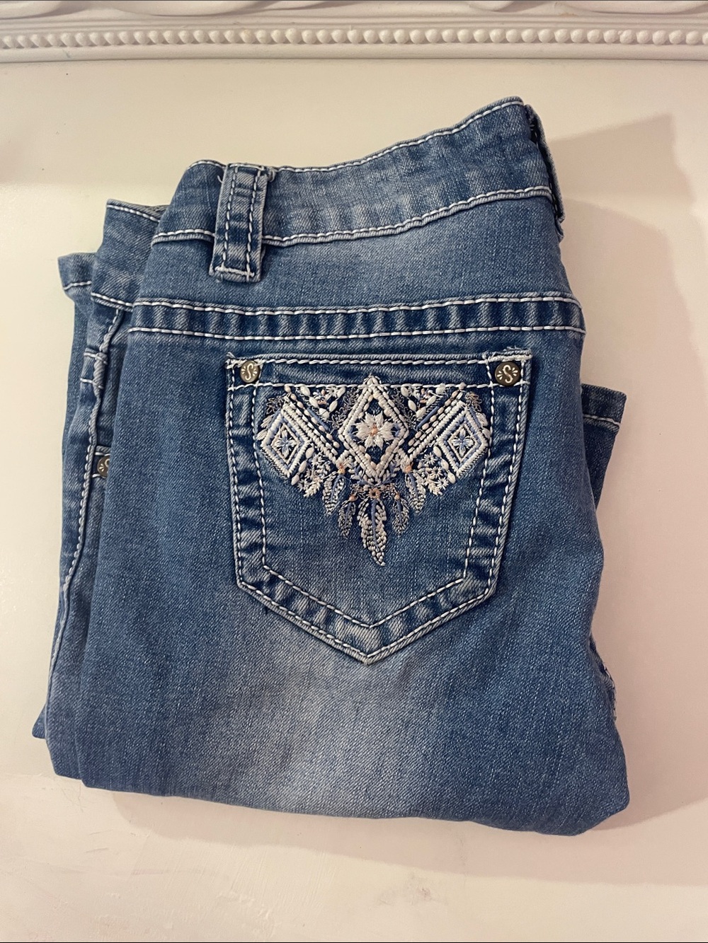 Girls Blue Embroidered Pocket Jeans